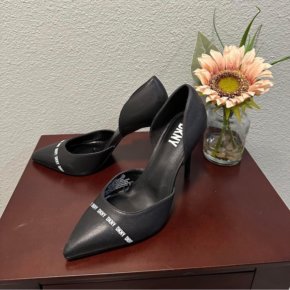 New without Box - DKNY Pump